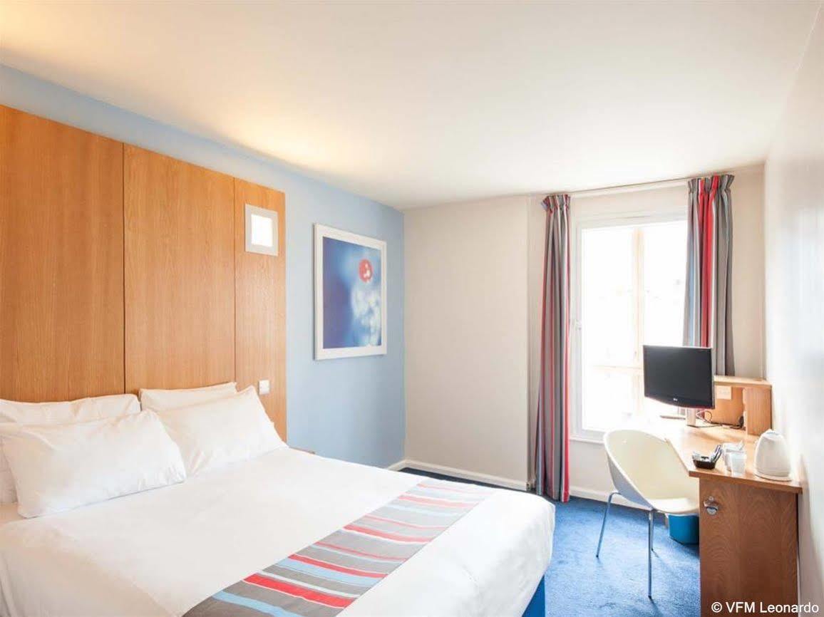 Ramada Encore York Exterior foto
